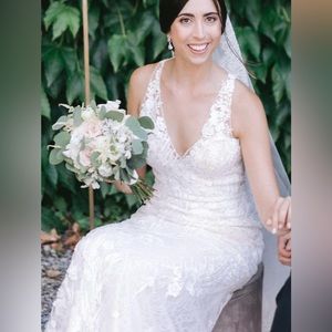 New with tags Ivory Lace Wedding Dress Size 16 / 18